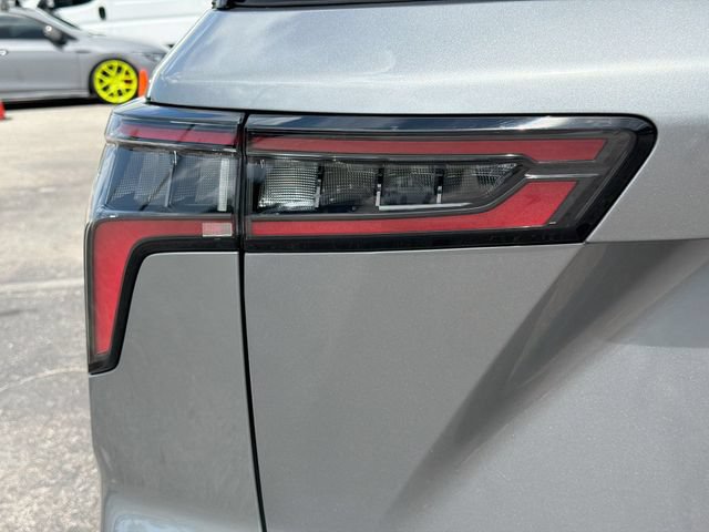 Used 2026 Chevrolet Equinox LT FWD image 10