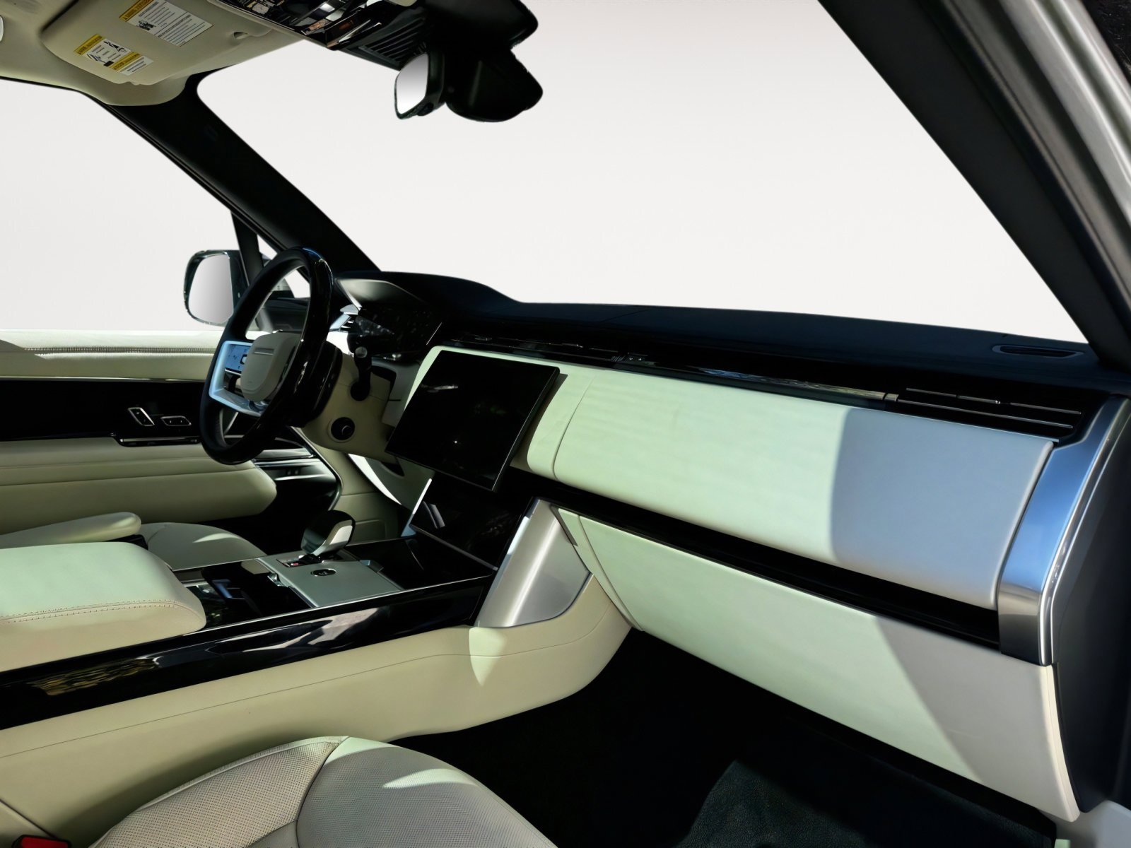 New 2025 Land Rover Range Rover SE image 21