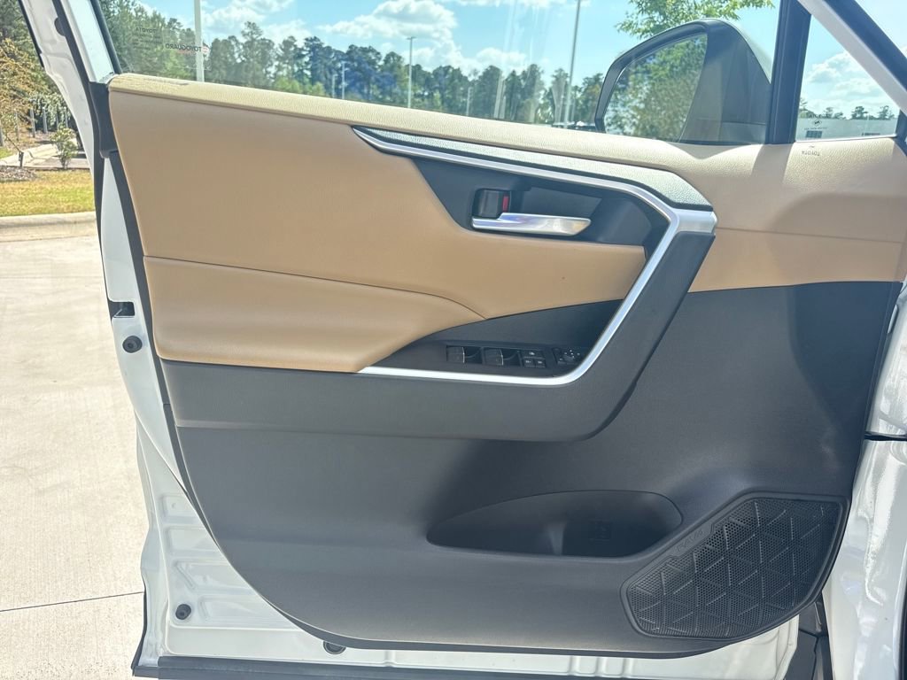 Used 2022 Toyota RAV4 XLE w/ Convenience Package image 14