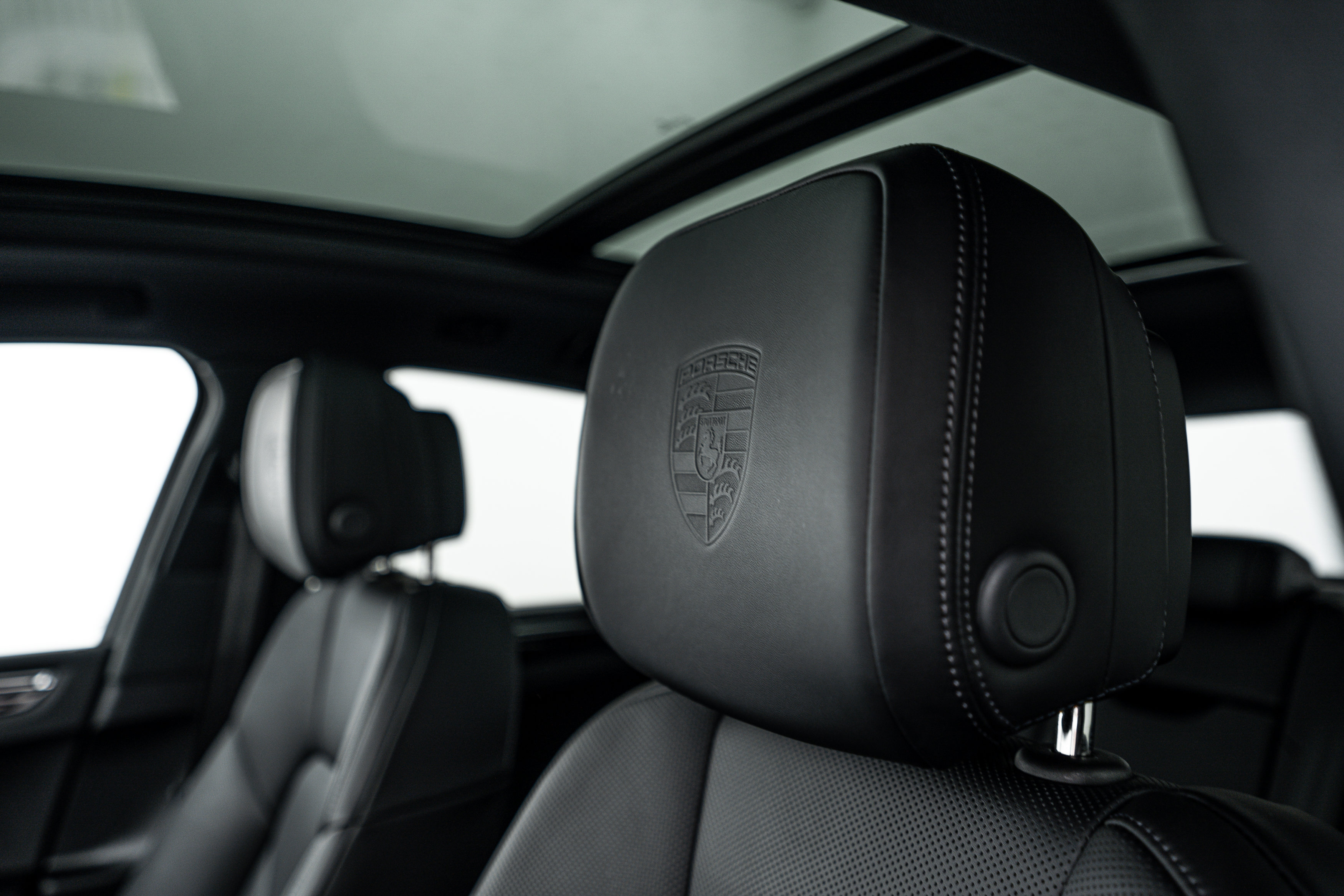 Certified 2026 Porsche Macan Turbo AWD/4WD image 20
