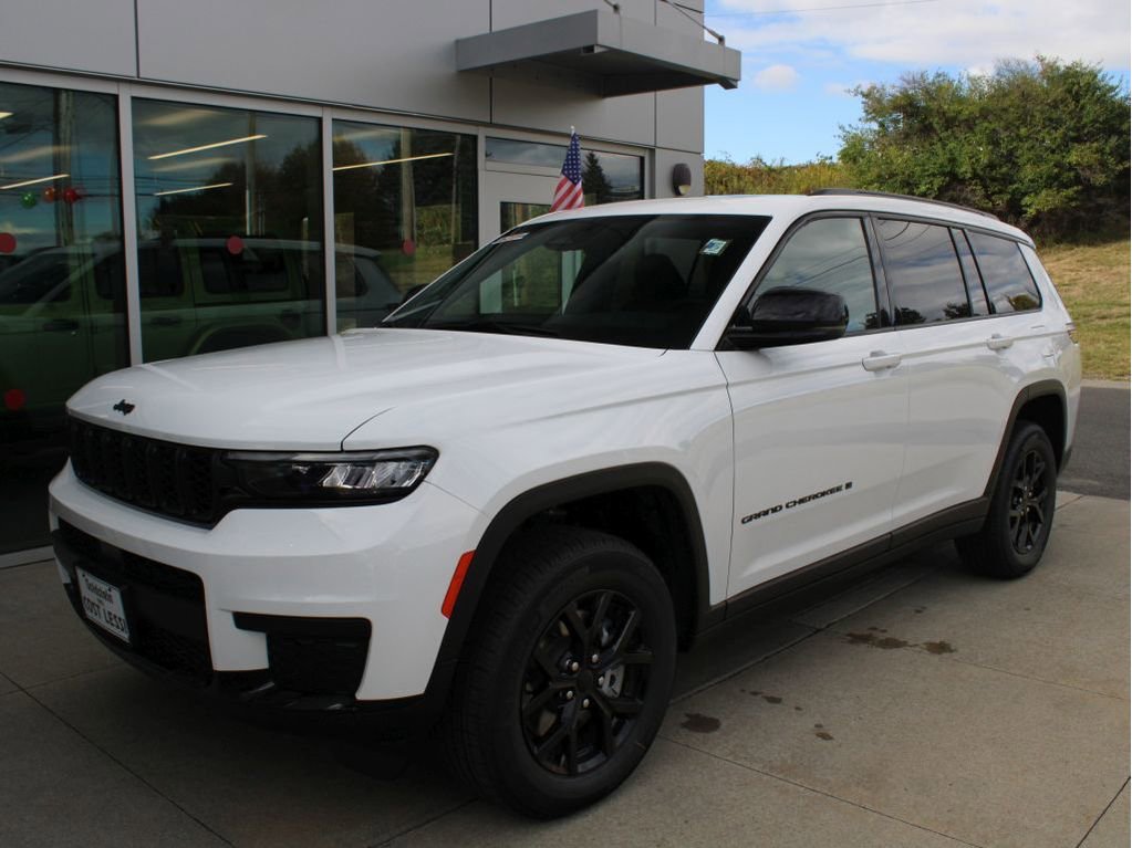 New 2025 Jeep Grand Cherokee L Altitude image 3