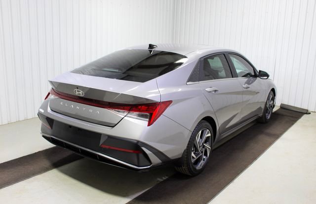 Used 2024 Hyundai Elantra SEL w/ Convenience Package image 6