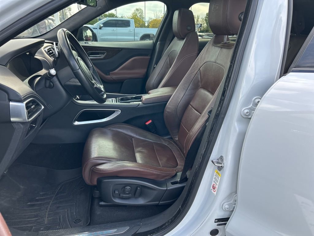 Used 2017 Jaguar F-PACE S AWD/4WD image 9