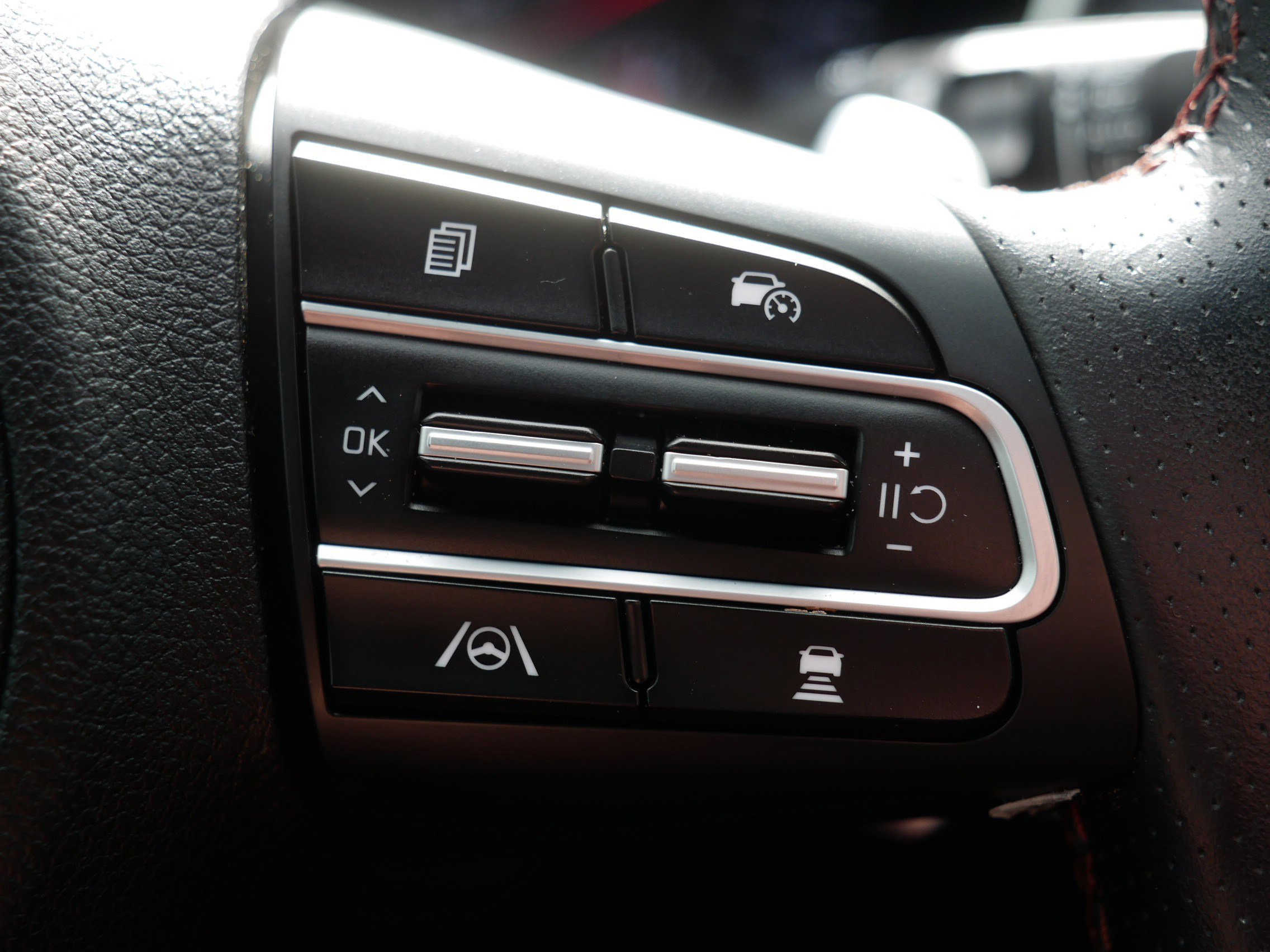 Used 2023 Kia Stinger GT-Line w/ Sun & Sound Package image 29