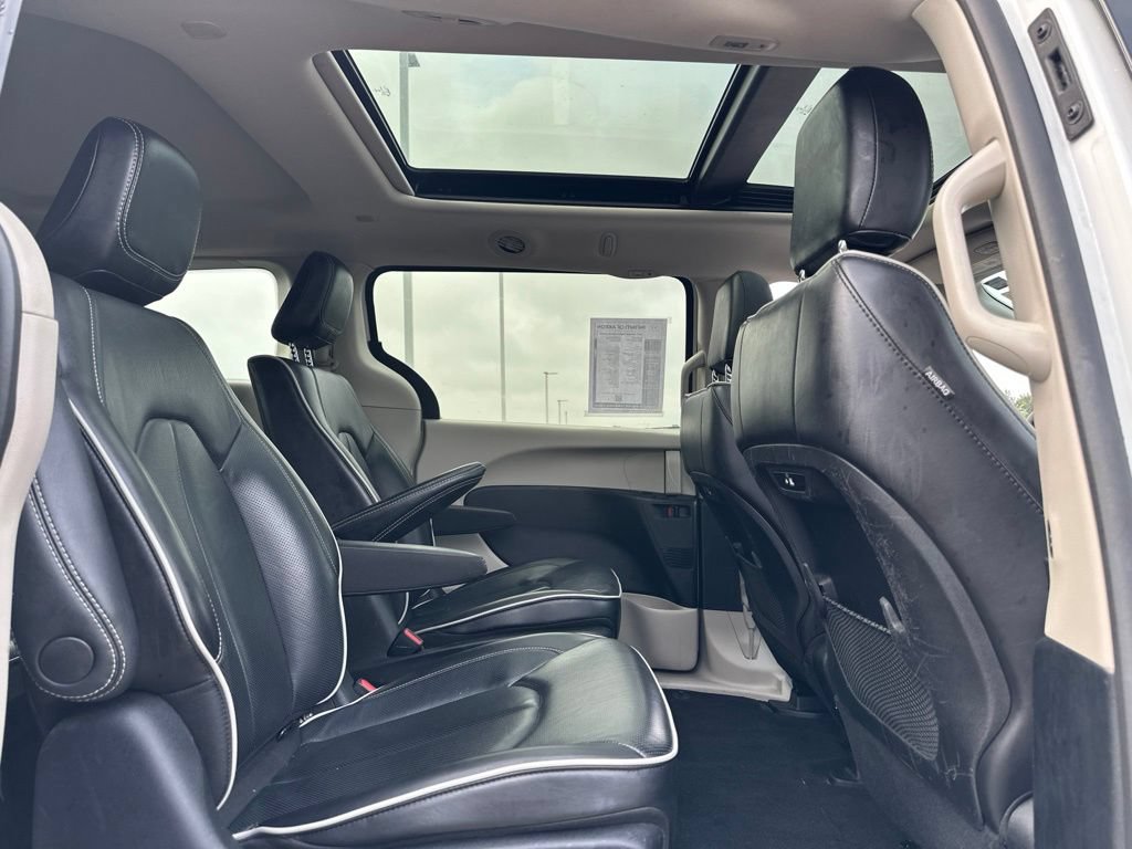 Used 2023 Chrysler Pacifica Limited FWD image 31