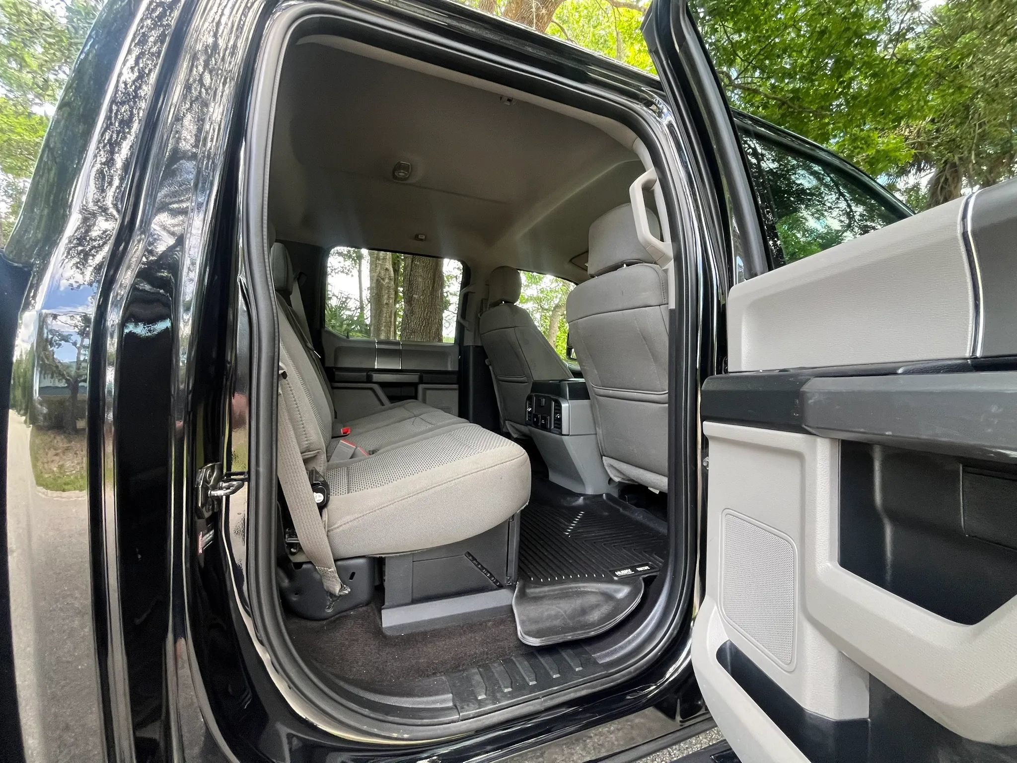 Used 2018 Ford F250 XLT w/ XLT Premium Package AWD/4WD image 17