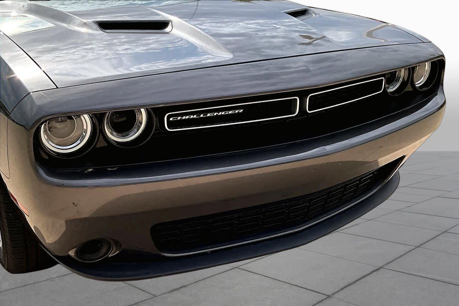 Used 2019 Dodge Challenger SXT RWD image 28