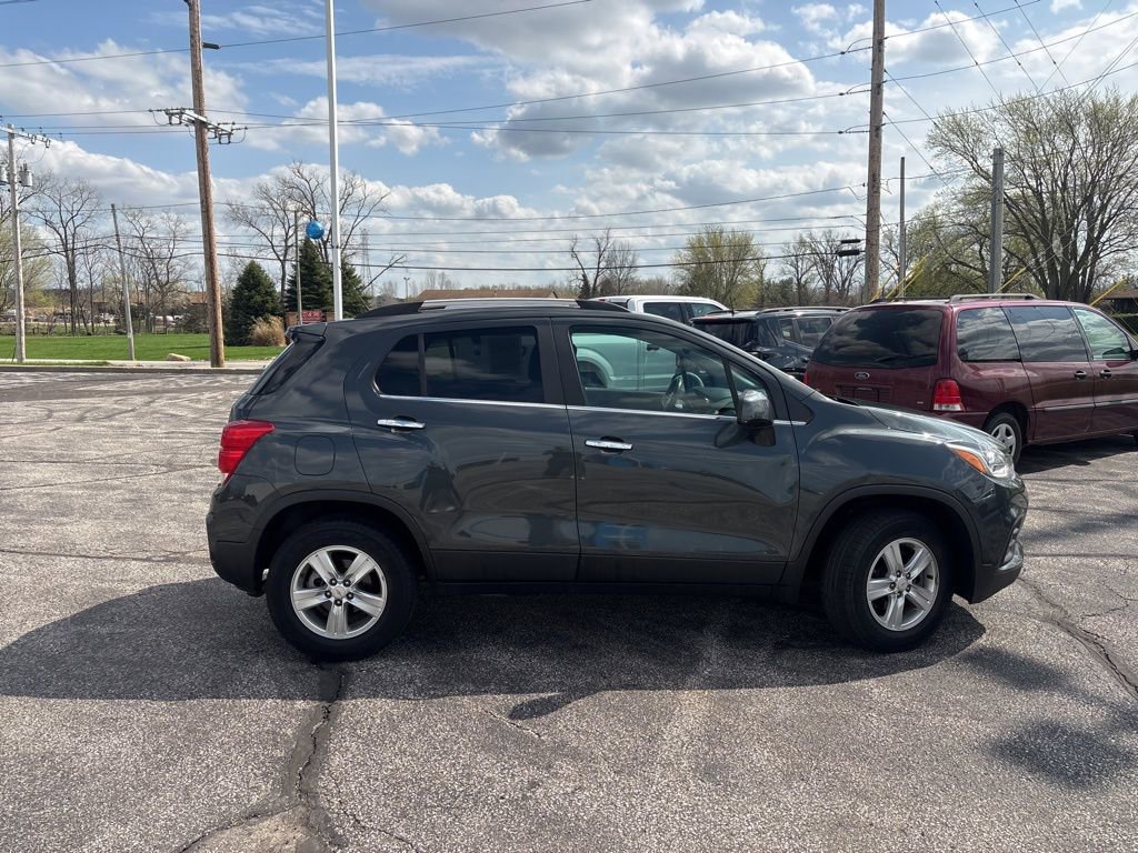 Used 2018 Chevrolet Trax LT w/ LT Convenience Package image 4