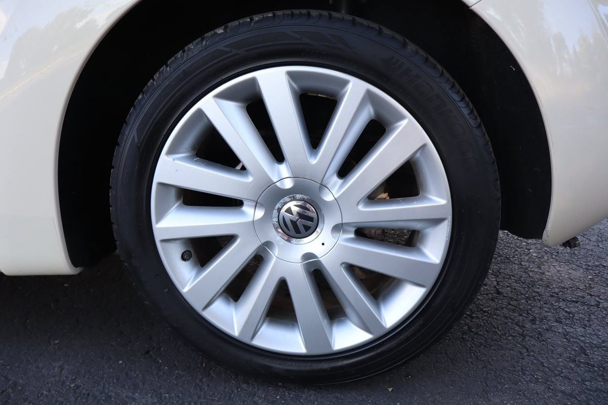 Used 2008 Volkswagen Beetle SE FWD image 48