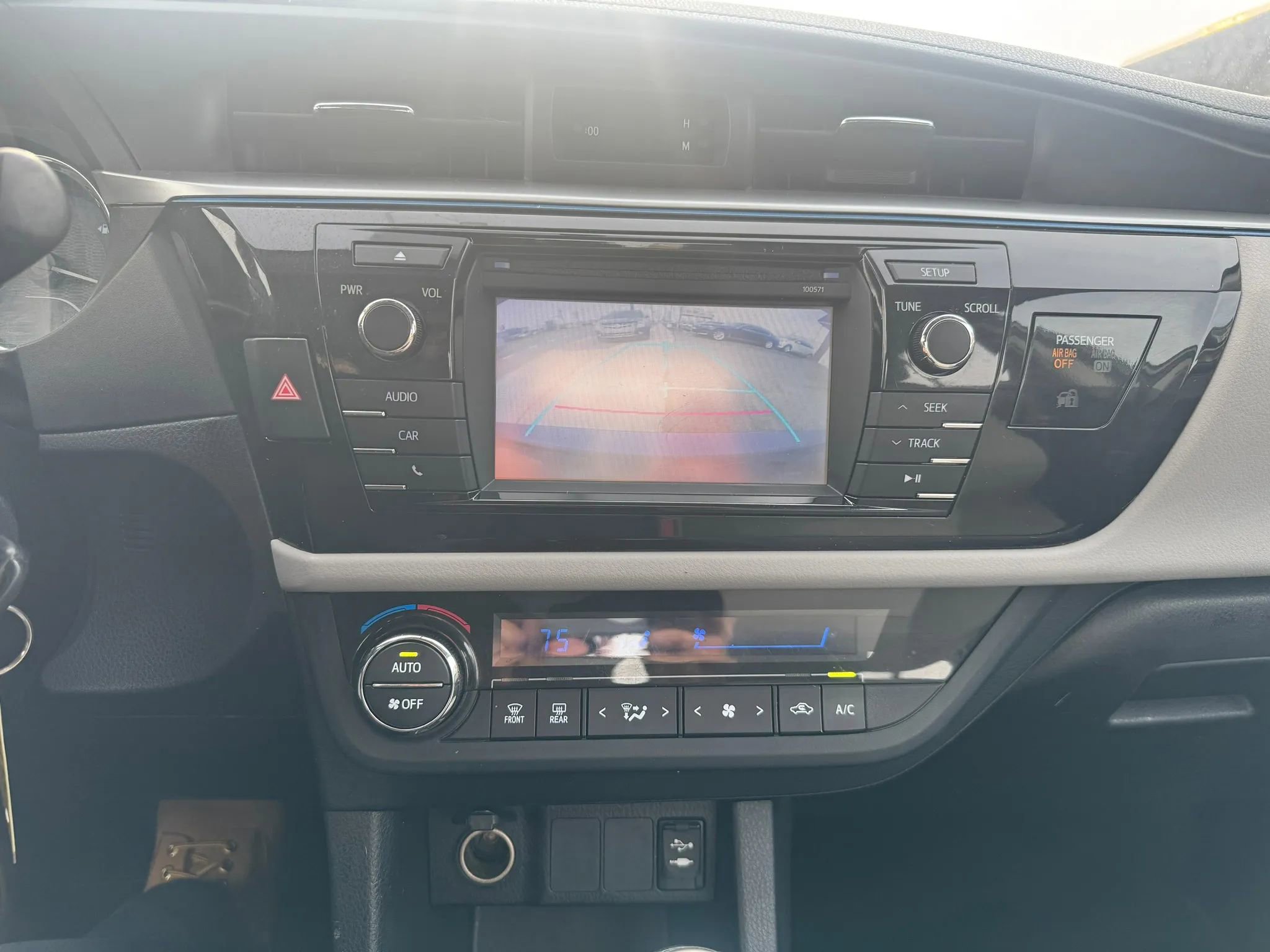Used 2016 Toyota Corolla LE FWD image 21
