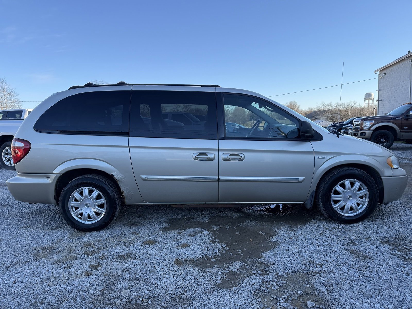 Used 2005 Chrysler Town & Country Touring image 6