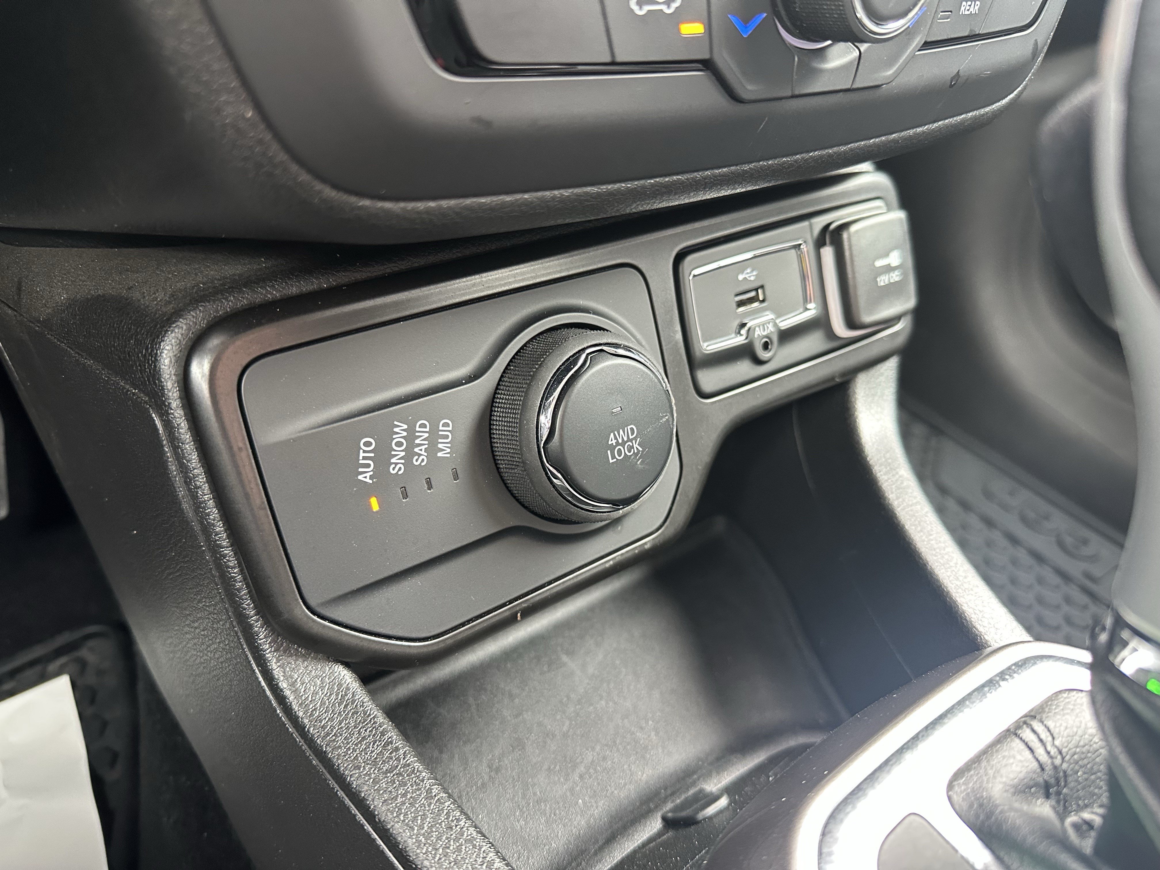 Used 2022 Jeep Renegade Limited AWD/4WD image 13