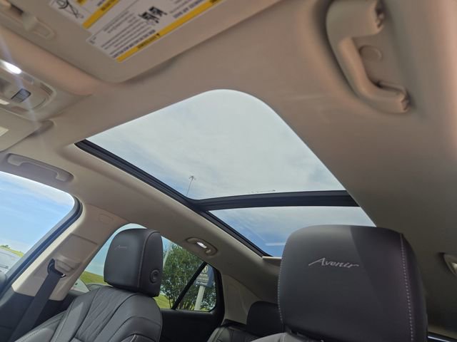 Used 2023 Buick Envision Avenir image 9