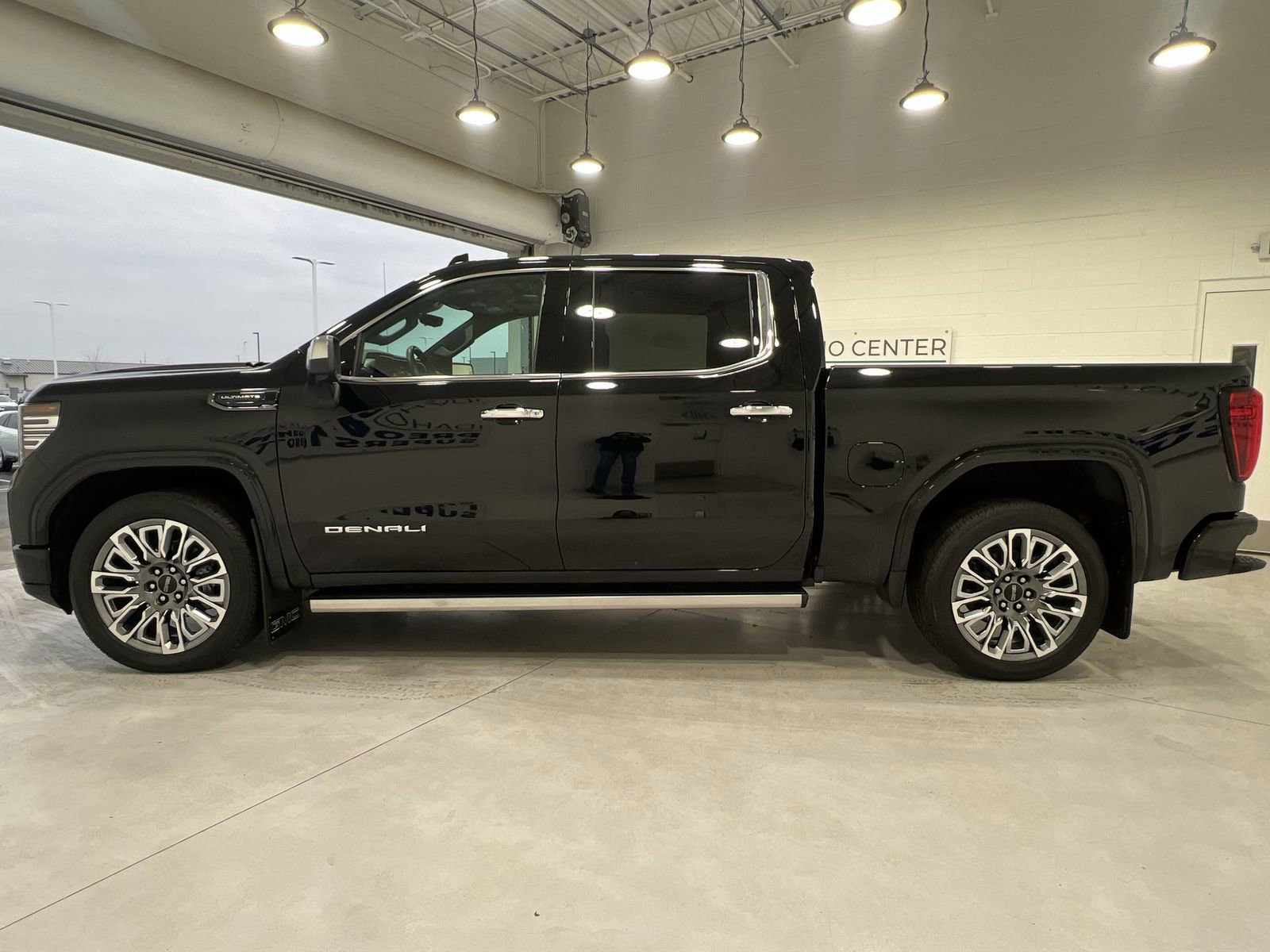 Used 2024 GMC Sierra 1500 Denali Ultimate AWD/4WD image 5