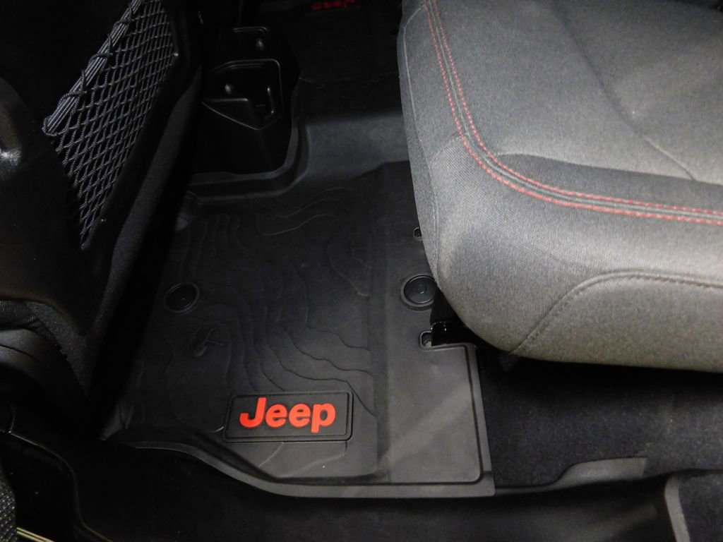 Used 2024 Jeep Wrangler Unlimited Rubicon w/ Technology Group AWD/4WD image 77