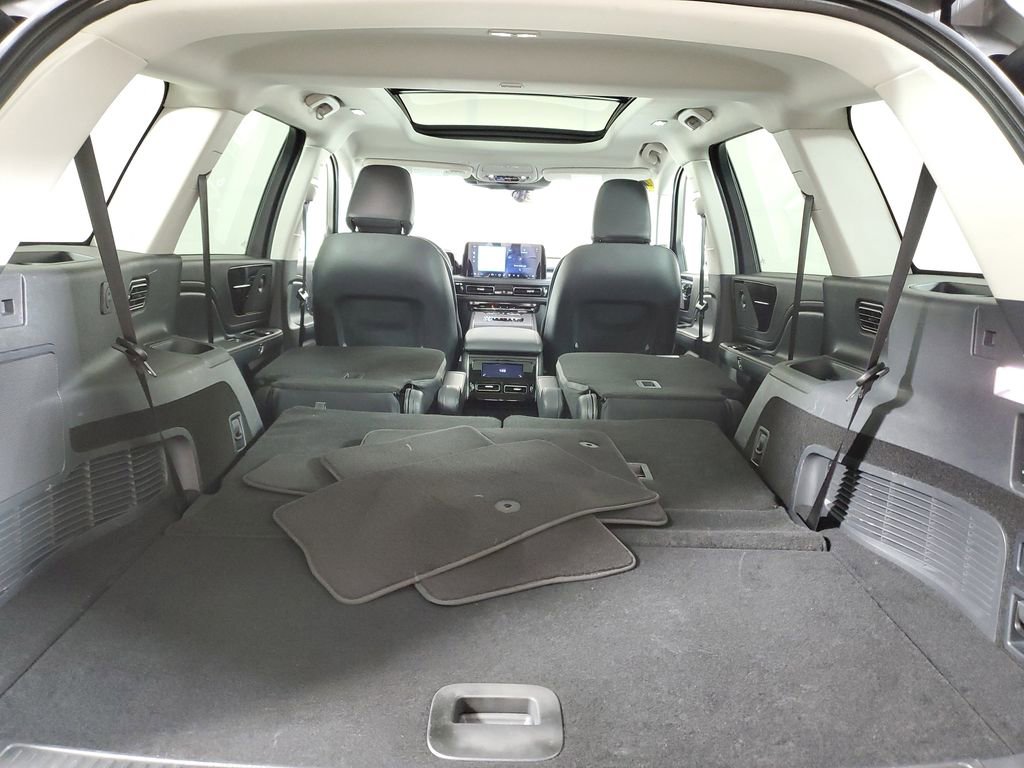 Used 2025 Lincoln Aviator 2WD w/ Jet Appearance Package image 6