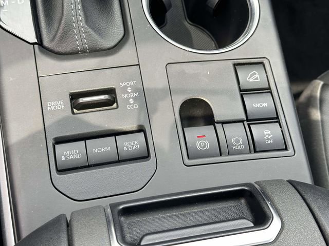 Used 2023 Toyota Highlander XLE AWD/4WD image 40