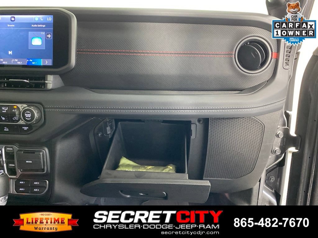 Used 2024 Jeep Gladiator Rubicon w/ Technology Group AWD/4WD image 30