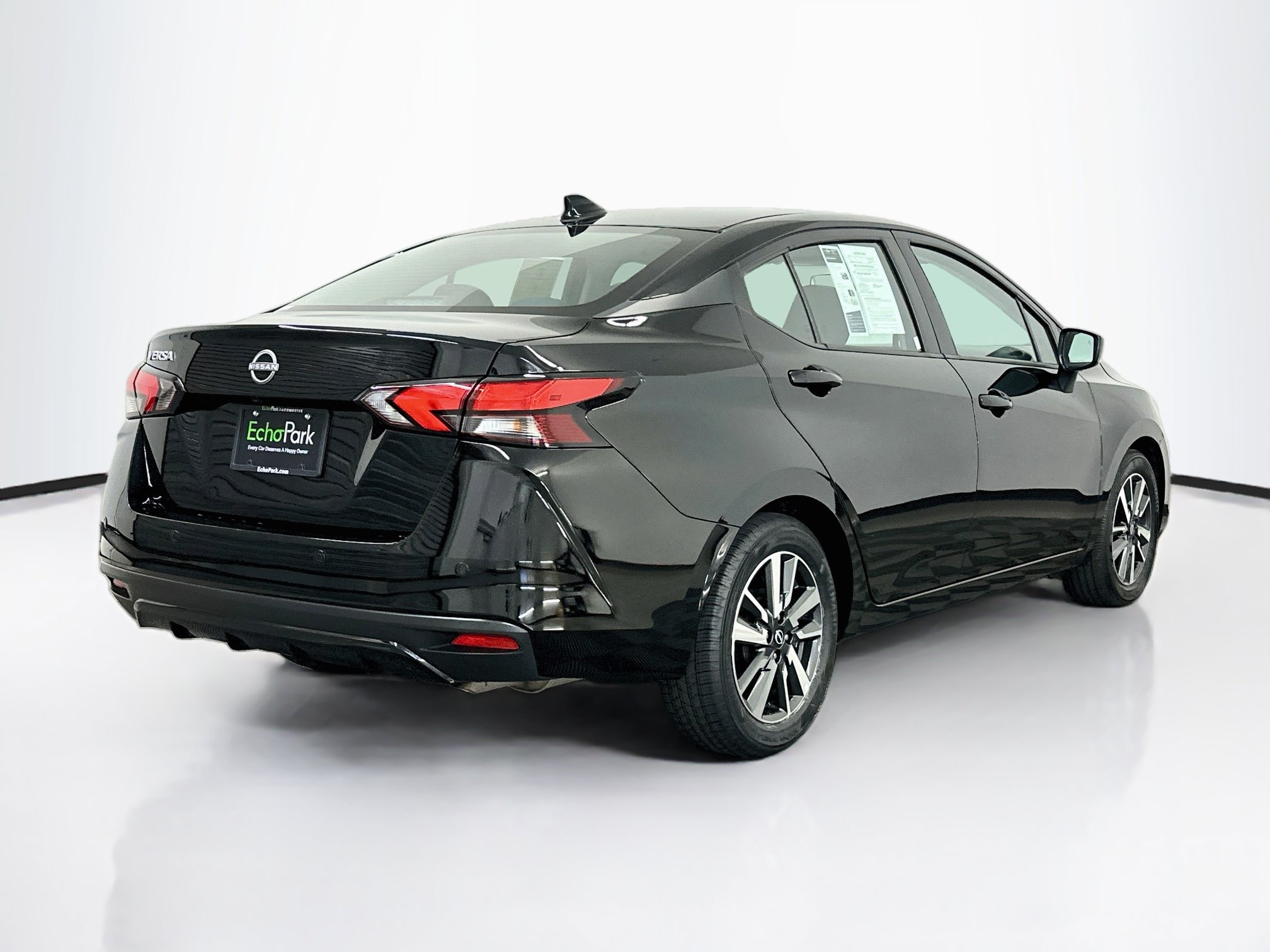 Used 2025 Nissan Versa SV FWD image 9