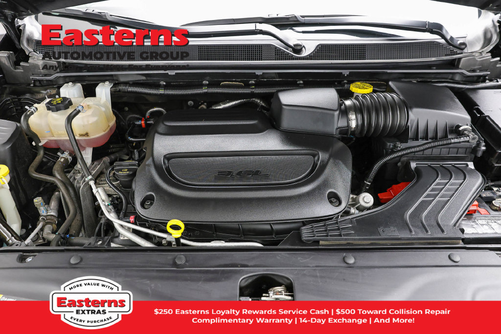 Used 2023 Chrysler Pacifica Touring-L FWD image 8