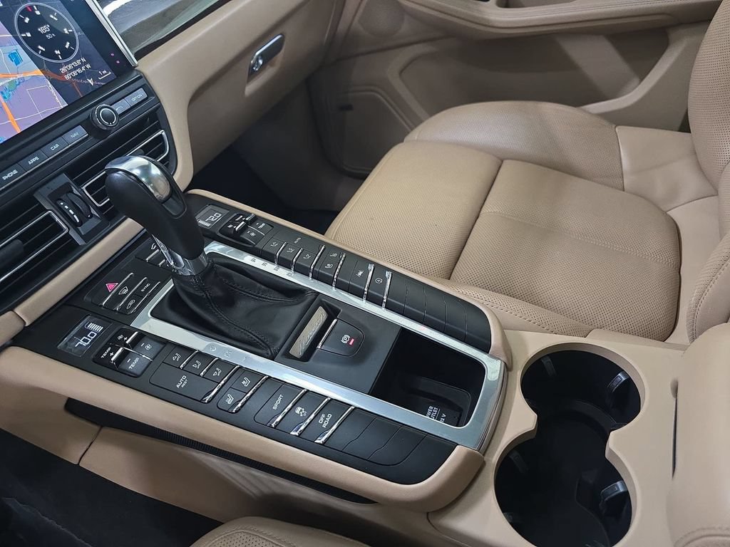Certified 2021 Porsche Macan S AWD/4WD image 17