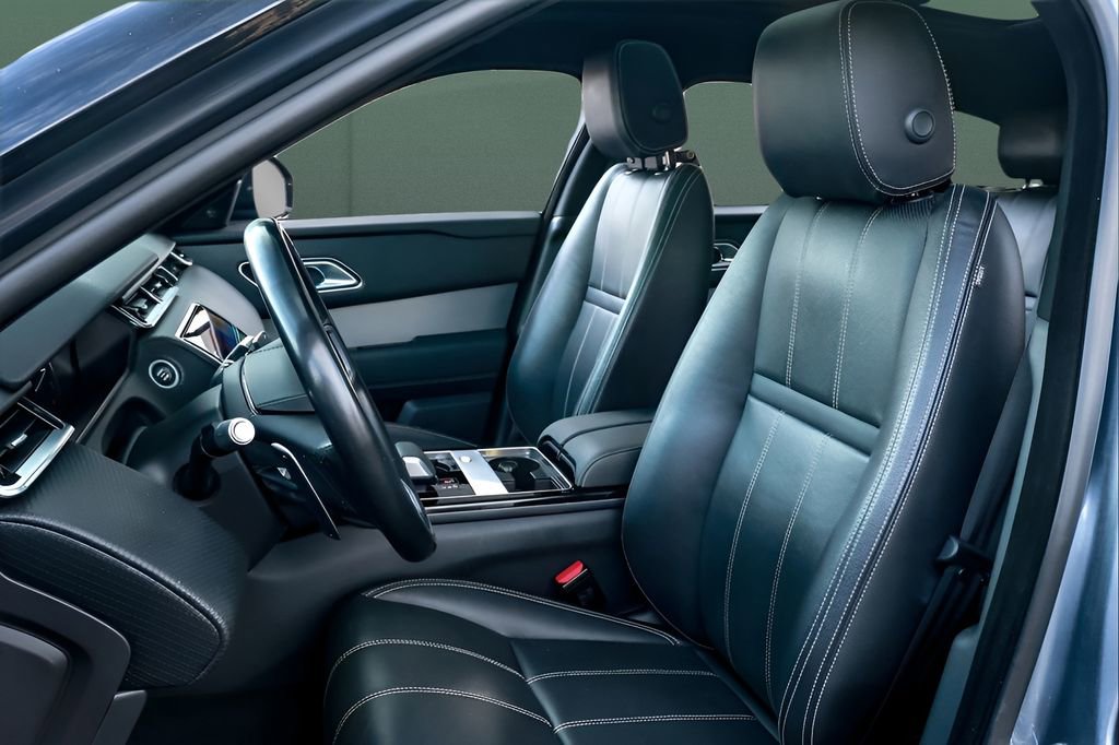 Used 2022 Land Rover Range Rover Velar R-Dynamic S image 2