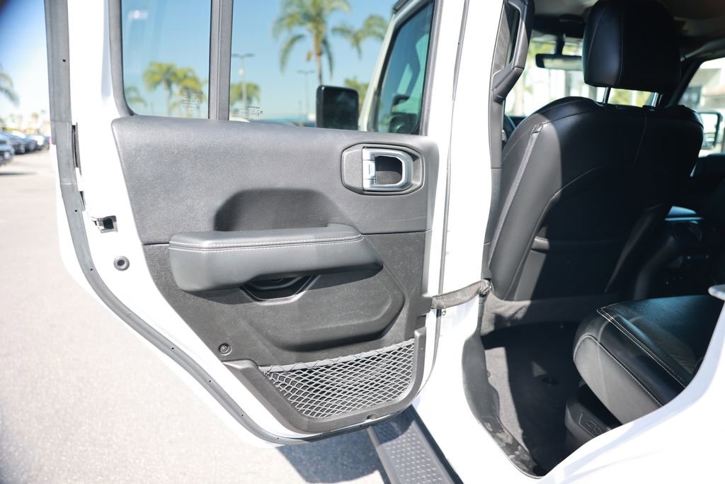 Used 2022 Jeep Wrangler Unlimited Sahara AWD/4WD image 38