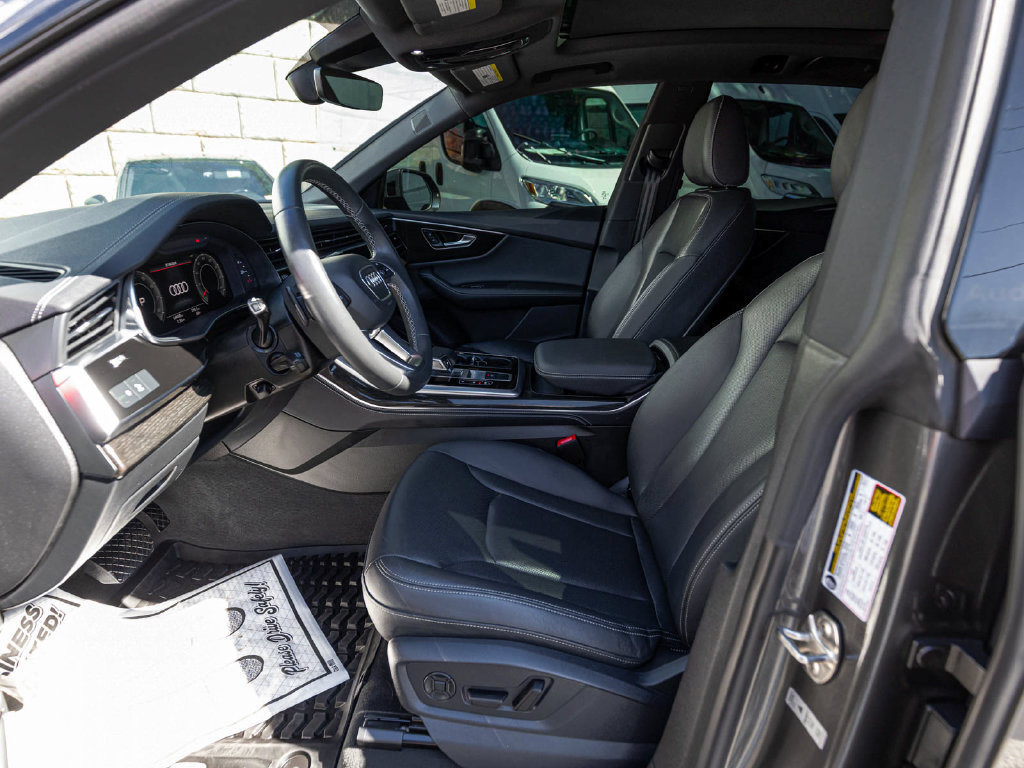 Used 2025 Audi Q8 Premium Plus AWD/4WD image 34