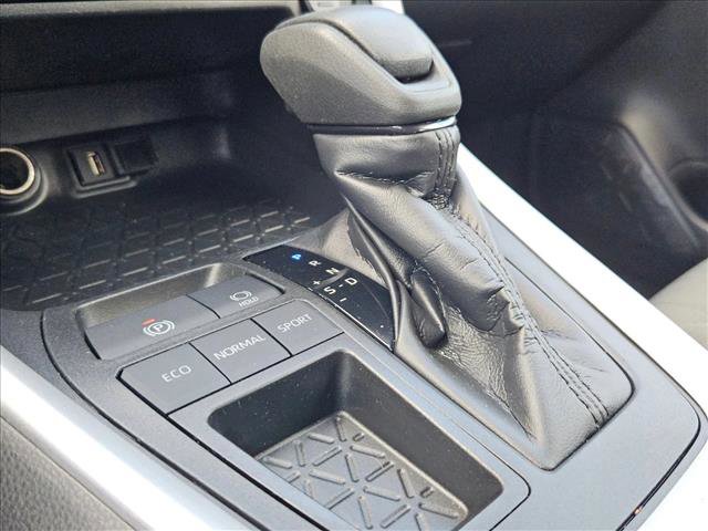 Used 2020 Toyota RAV4 XLE image 12