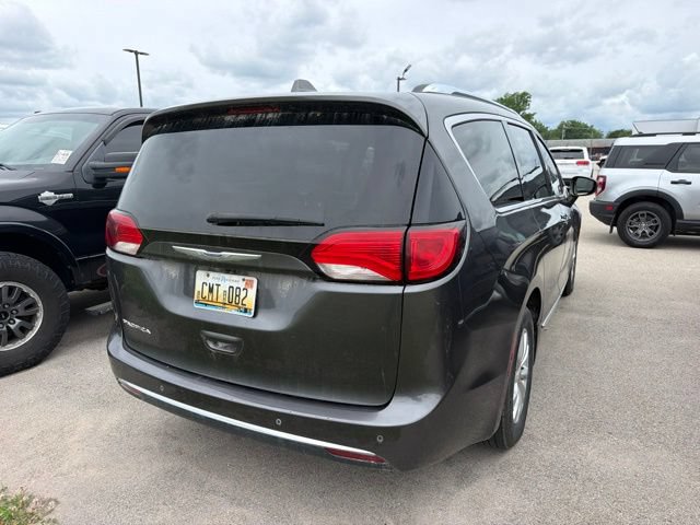 Used 2019 Chrysler Pacifica Touring-L FWD image 11