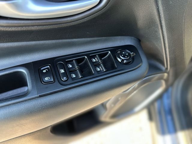 Used 2023 Jeep Renegade Latitude AWD/4WD image 17