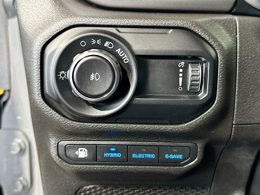 Used 2023 Jeep Wrangler Unlimited w/ Cold Weather Group AWD/4WD image 18