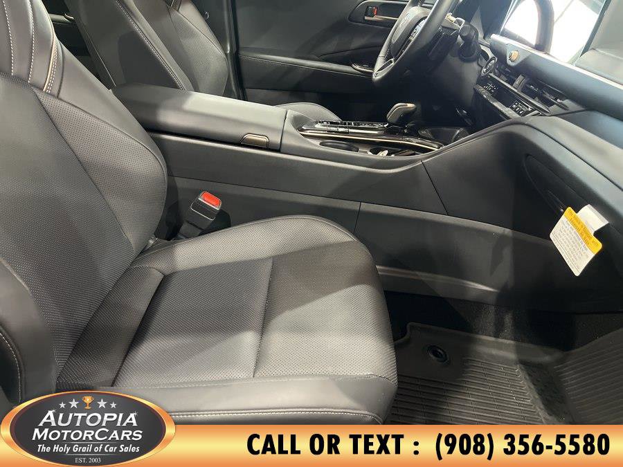 Used 2025 Toyota Crown Signia AWD/4WD image 12
