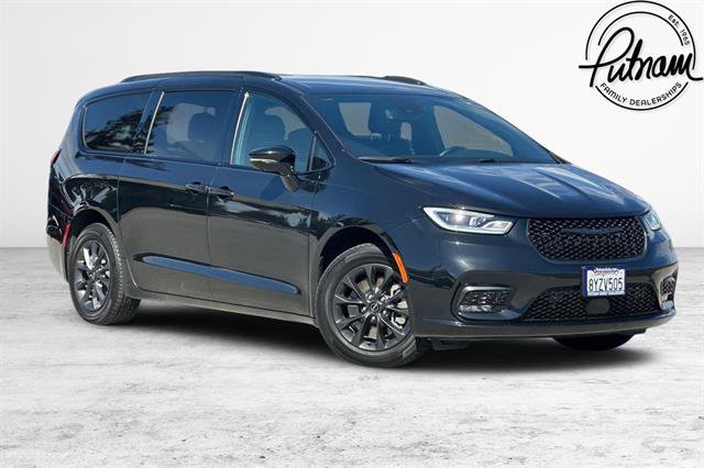 Used 2021 Chrysler Pacifica Touring-L w/ Uconnect Theater Family Group
