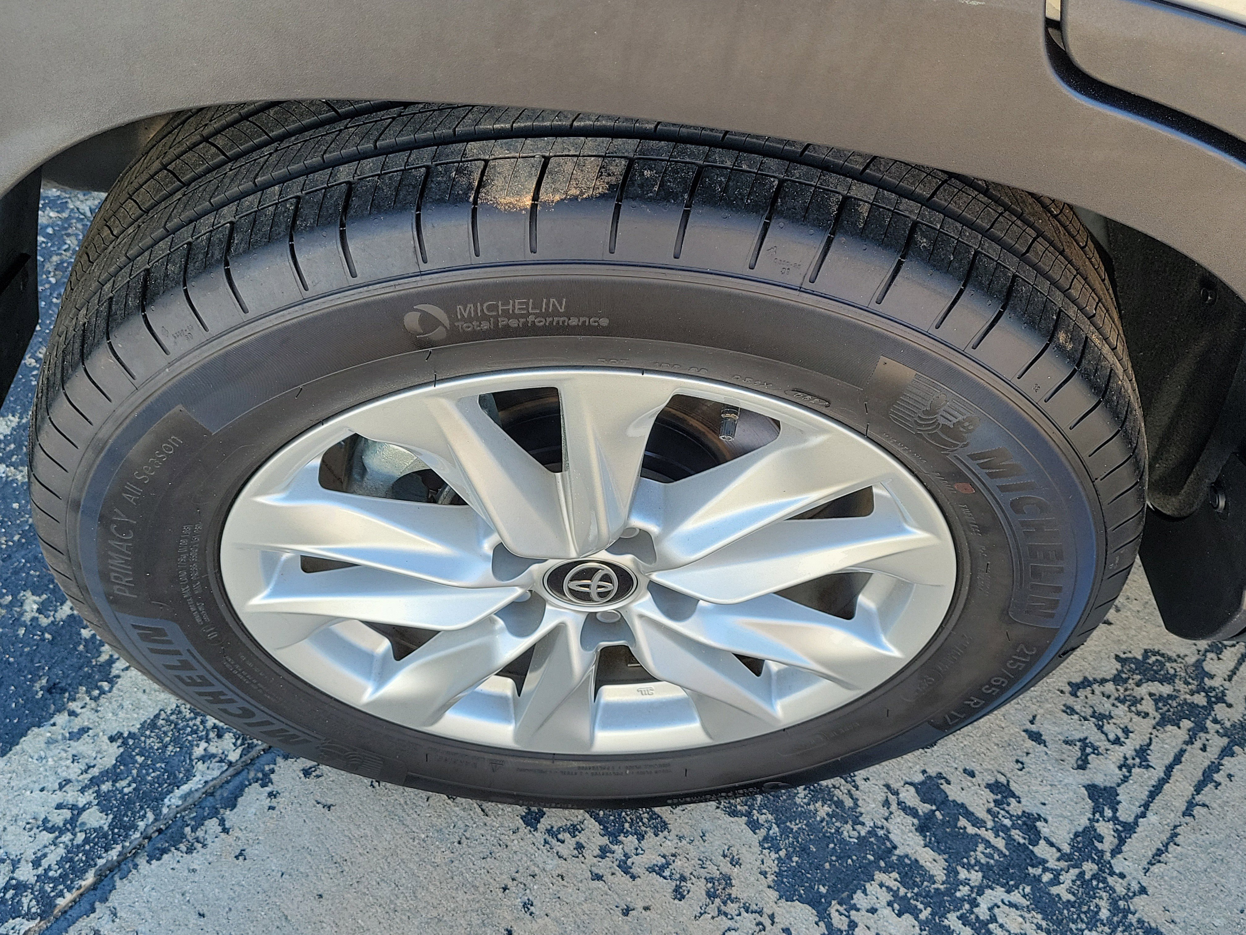 Used 2024 Toyota Corolla Cross LE image 7