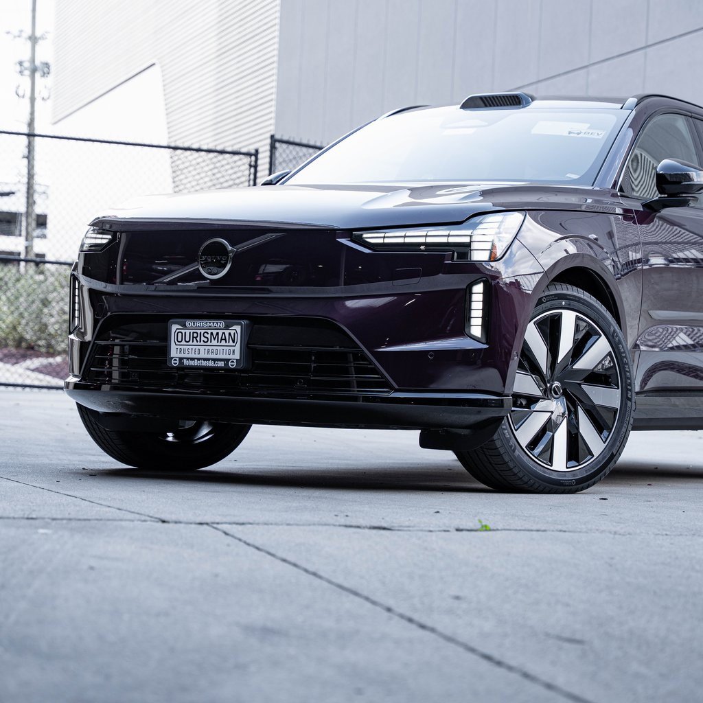 New 2025 Volvo EX90 Ultra image 2