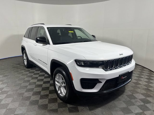 Certified 2023 Jeep Grand Cherokee Laredo w/ Luxury Tech Group I AWD/4WD image 1