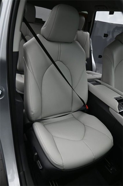 New 2026 Toyota Grand Highlander XLE image 16