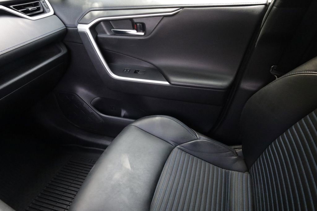 Used 2022 Toyota RAV4 XSE AWD/4WD image 10