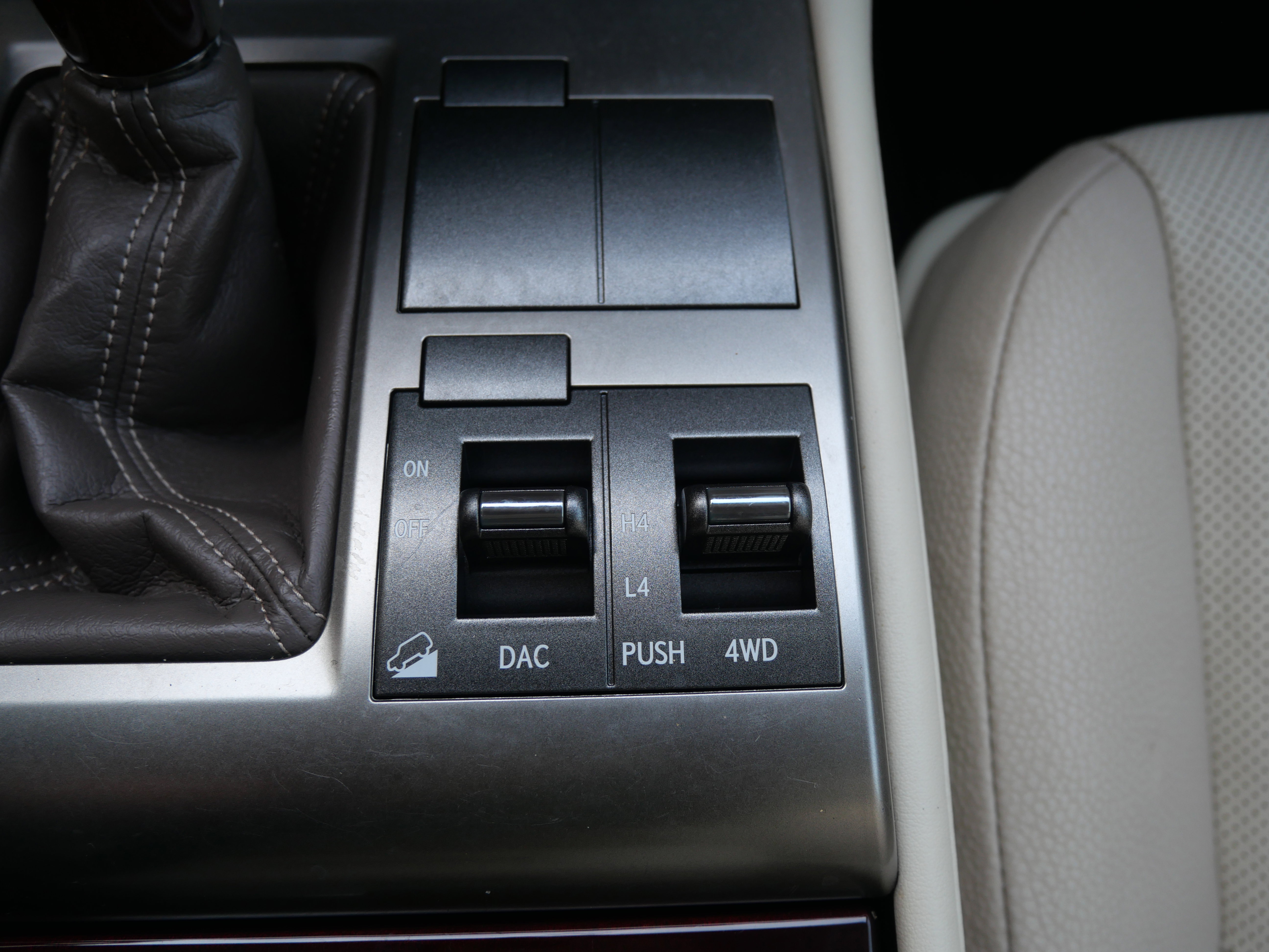 Used 2019 Lexus GX 460 image 32