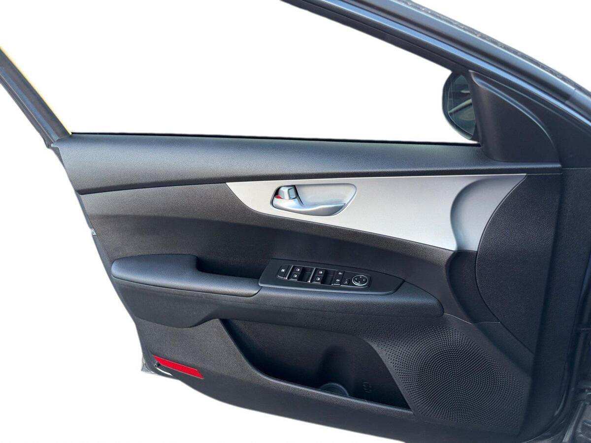 Used 2023 Kia Forte LXS FWD image 19