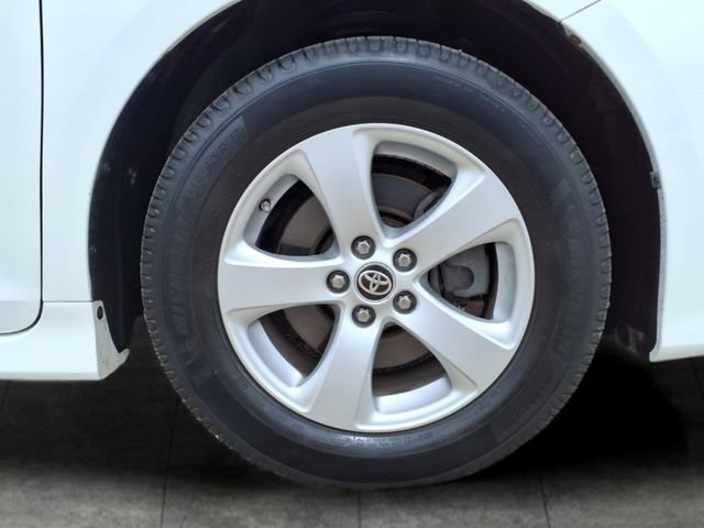 Used 2020 Toyota Sienna L FWD image 9