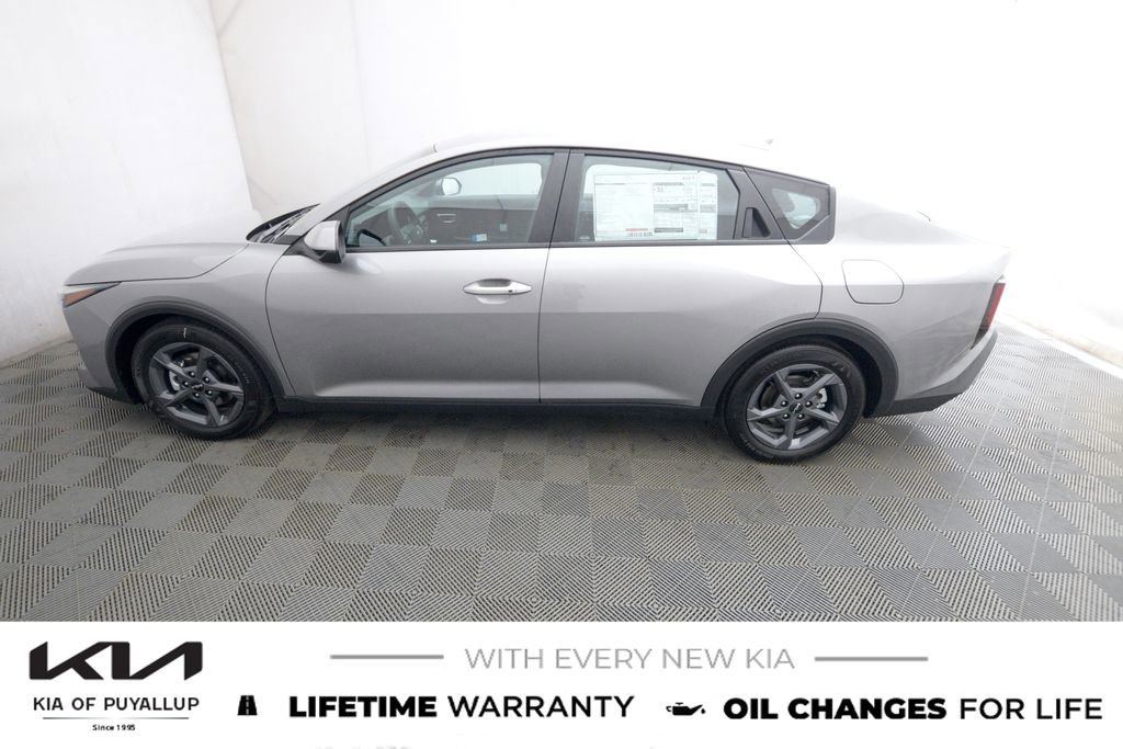 New 2025 Kia K4 LXS image 8