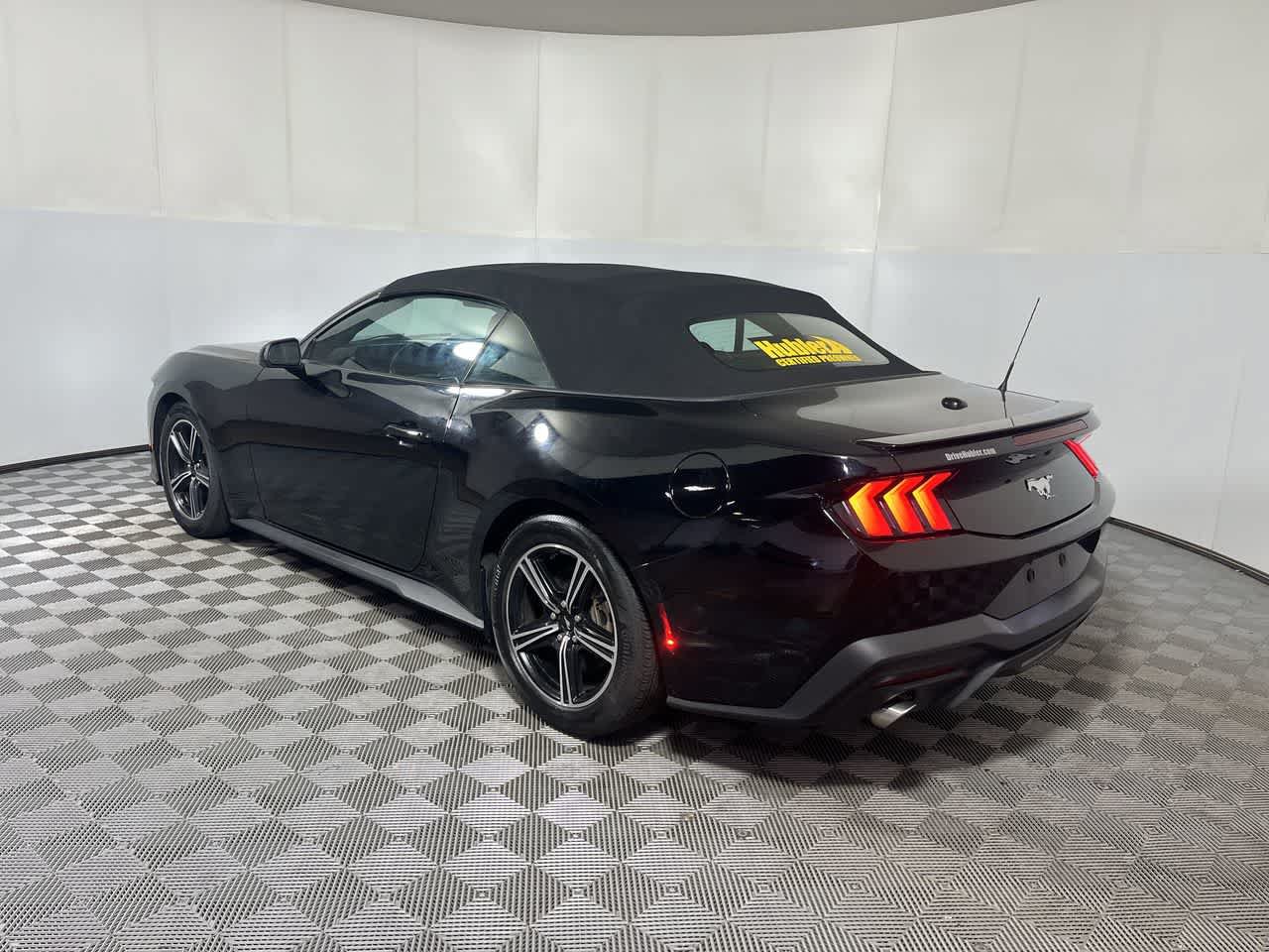 Used 2025 Ford Mustang Premium RWD image 6