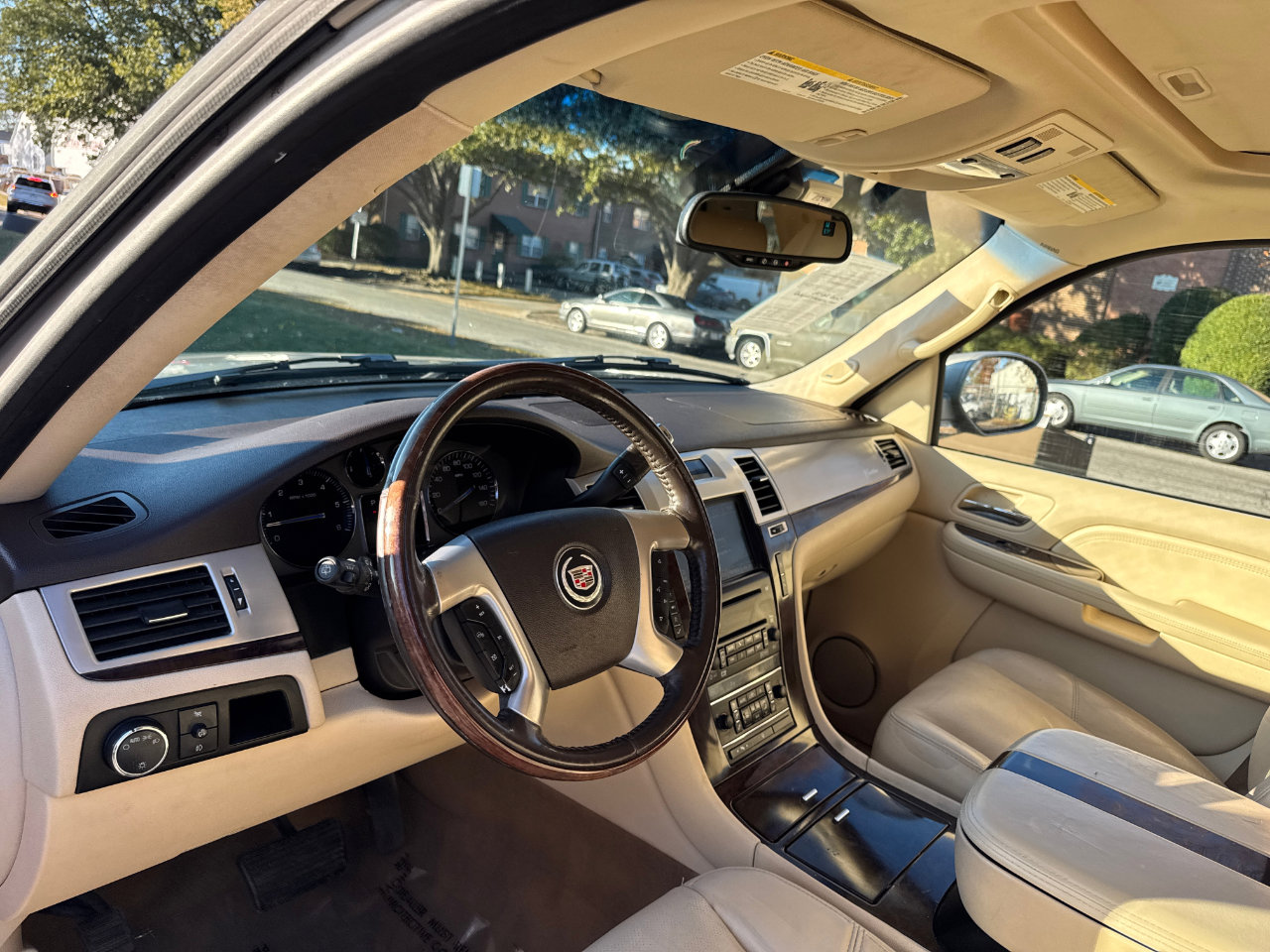 Used 2007 Cadillac Escalade AWD w/ Information Package image 12