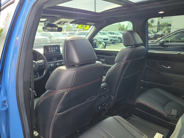 Certified 2025 Honda Pilot TrailSport image 15