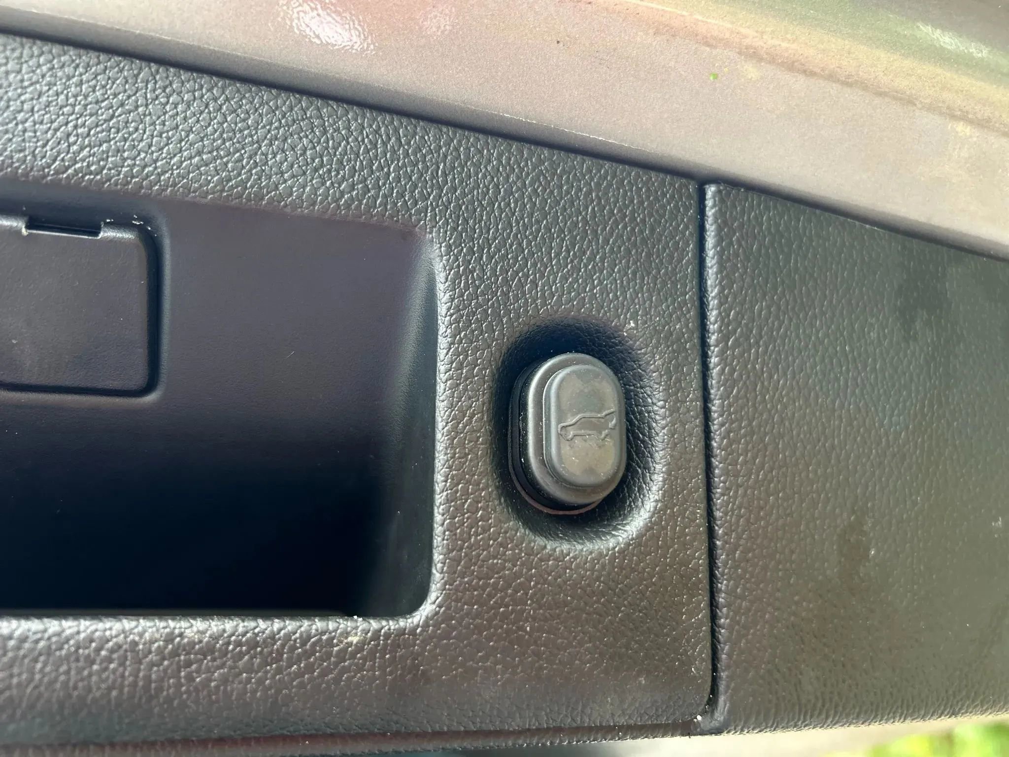 Used 2018 Chevrolet Suburban Premier image 43