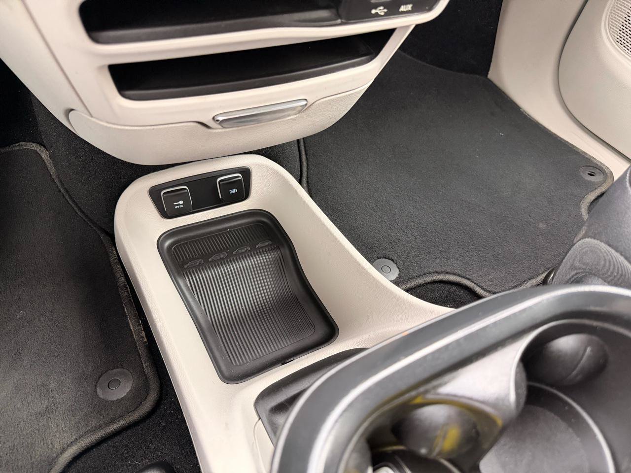 Used 2019 Chrysler Pacifica Touring-L FWD image 36
