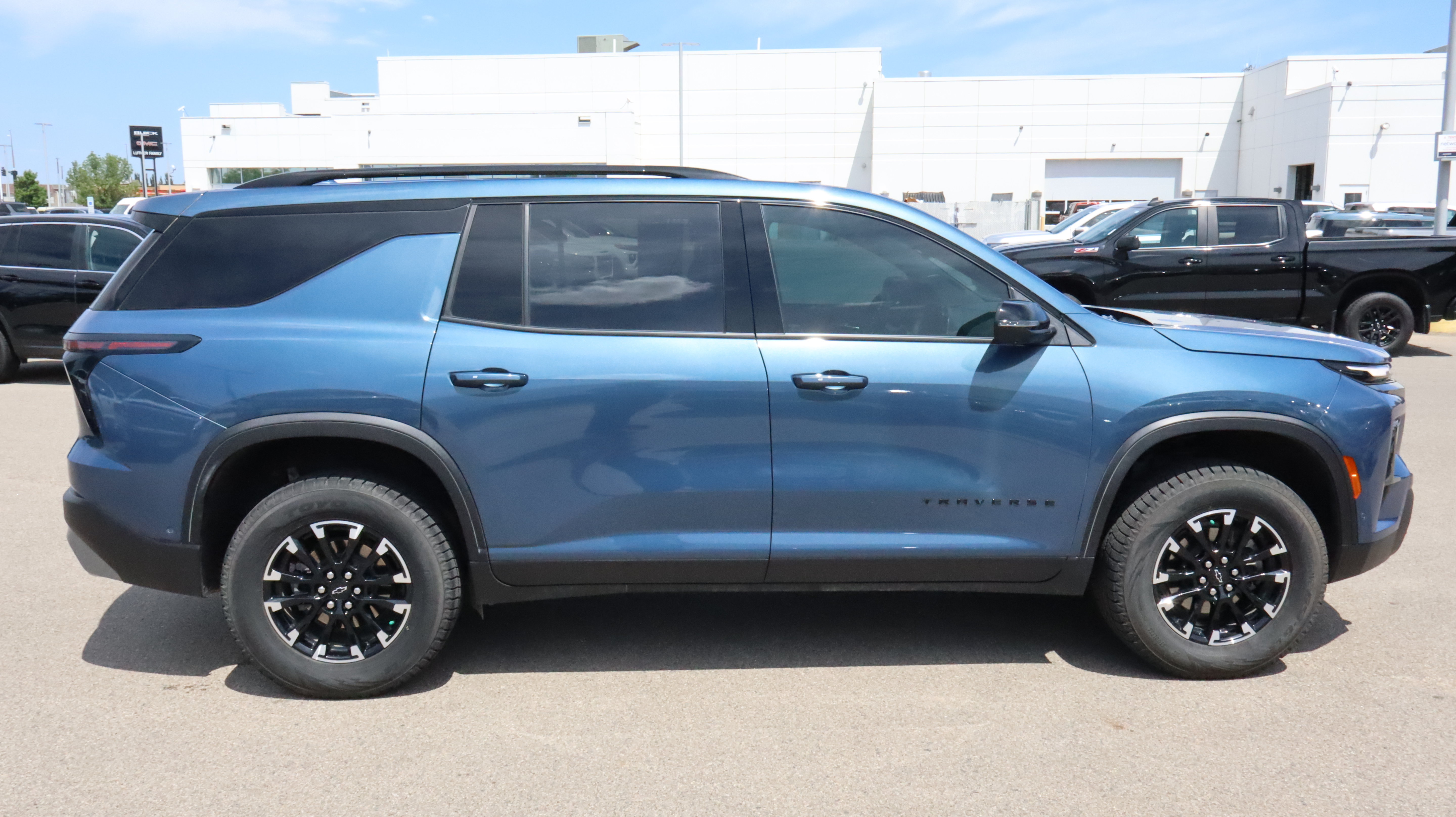 Used 2025 Chevrolet Traverse Z71 w/ Enhanced Driving Package AWD/4WD image 8