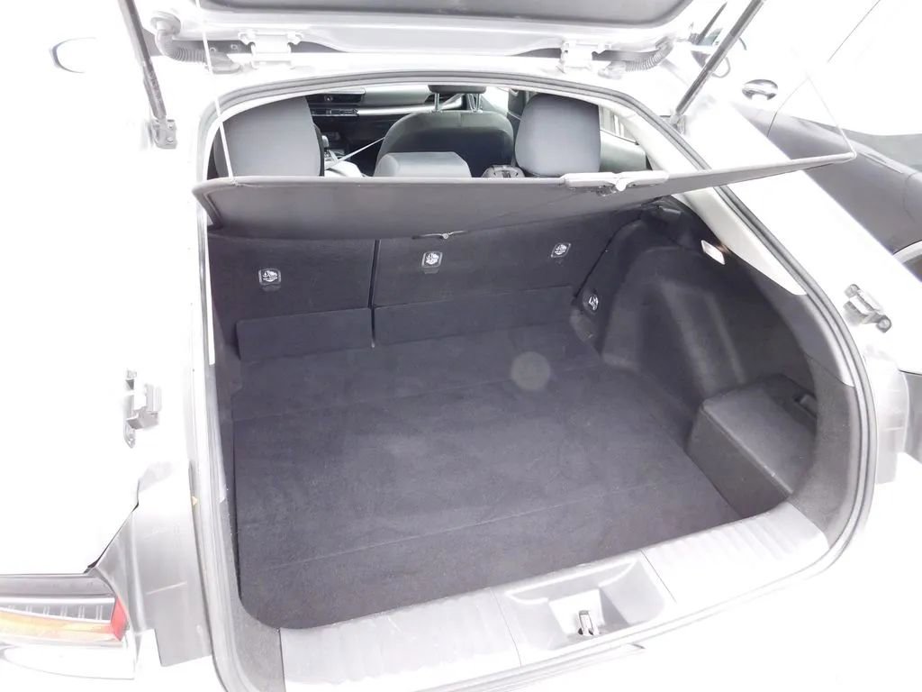 Used 2023 Toyota Prius LE image 5